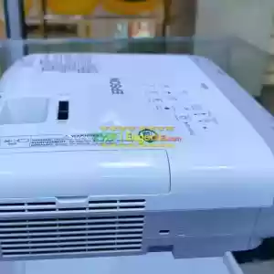 BRAND NEW  EPSON Projector Has remote Model name:  EB-x39Hardware interface: VGA, USB, HD in Ethiopia